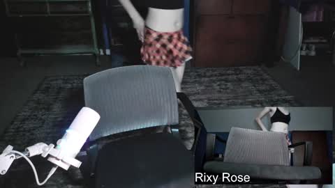 Snapshot of trixyrose chatting on 17, 10, 2025 RixyRose online show from 17, 10, 2025