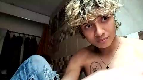 tubebecito12 online show from 2, 11, 2025