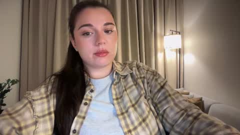 Snapshot of tutti_frutti_ chatting on 17, 6, 2026 Ariana online show from 17, 6, 2026