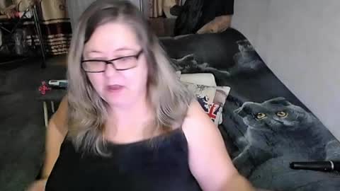 Snapshot of tviks chatting on 4, 4, 2026 Lana online show from 4, 4, 2026