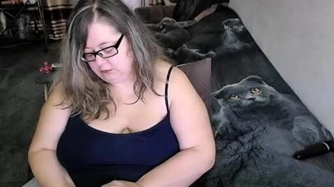 Snapshot of tviks chatting on 9, 4, 2026 Lana online show from 9, 4, 2026