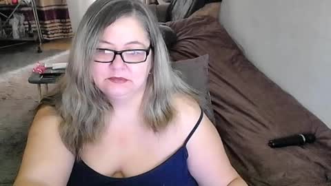 Snapshot of tviks chatting on 10, 4, 2026 Lana online show from 10, 4, 2026