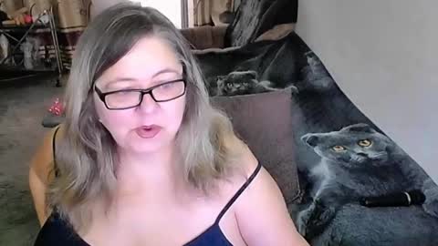 Snapshot of tviks chatting on 12, 4, 2026 Lana online show from 12, 4, 2026