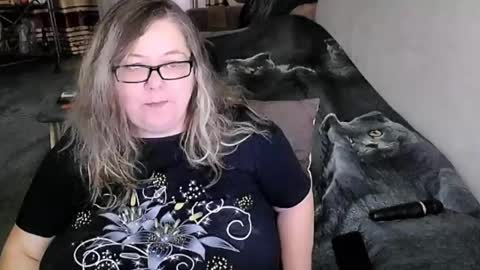 Snapshot of tviks chatting on 22, 4, 2026 Lana online show from 22, 4, 2026