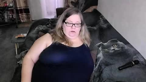Snapshot of tviks chatting on 2, 5, 2026 Lana online show from 2, 5, 2026