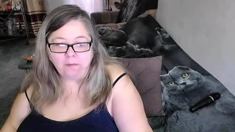 Snapshot of tviks chatting on 5, 5, 2026 Lana online show from 5, 5, 2026