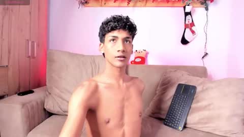 Snapshot of twinksboys_23 chatting on 18, 11, 2025 twinksboys_23 online show from 18, 11, 2025