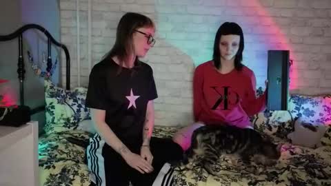 Sin and Skin online show from 25, 2, 2026