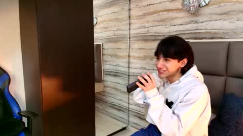 twinslovers_ online show from 5, 12, 2025