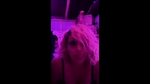 Snapshot of twocrazy85 chatting on 4, 4, 2026 Twocrazy85 online show from 4, 4, 2026