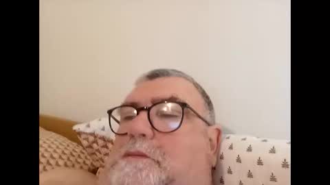 Snapshot of twohats2810 chatting on 12, 3, 2026 twohats2810 online show from 12, 3, 2026