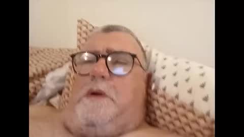 Snapshot of twohats2810 chatting on 27, 3, 2026 twohats2810 online show from 27, 3, 2026