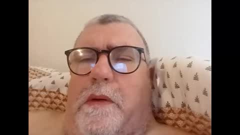 Snapshot of twohats2810 chatting on 29, 3, 2026 twohats2810 online show from 29, 3, 2026