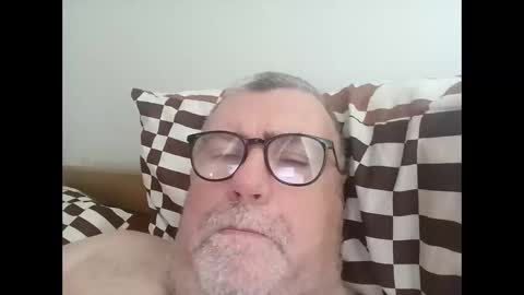 Snapshot of twohats2810 chatting on 11, 5, 2026 twohats2810 online show from 11, 5, 2026