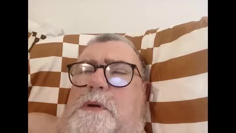 Snapshot of twohats2810 chatting on 20, 5, 2026 twohats2810 online show from 20, 5, 2026