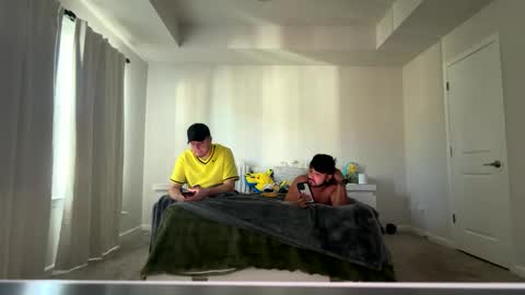 twolatinsmen online show from 23, 11, 2025