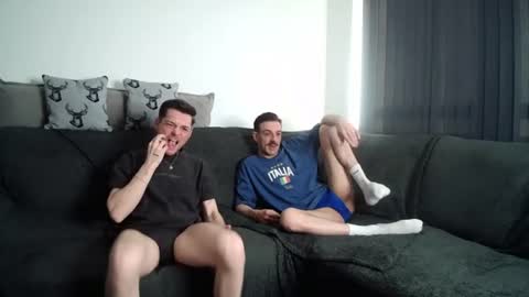 Snapshot of twotwinkhusbands chatting on 10, 6, 2026 RyanRowan online show from 10, 6, 2026