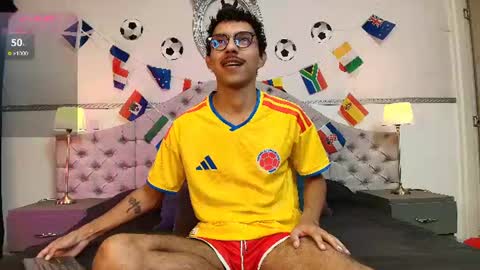 Snapshot of twunkmiguel chatting on 4, 7, 2026 TwunkMiguel online show from 4, 7, 2026