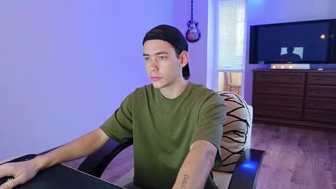 Snapshot of tyler_hack chatting on 6, 10, 2025 Tyler and Chris online show from 6, 10, 2025