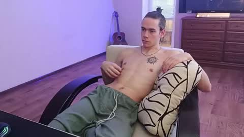 Snapshot of tyler_hack chatting on 24, 10, 2025 Tyler and Chris online show from 24, 10, 2025