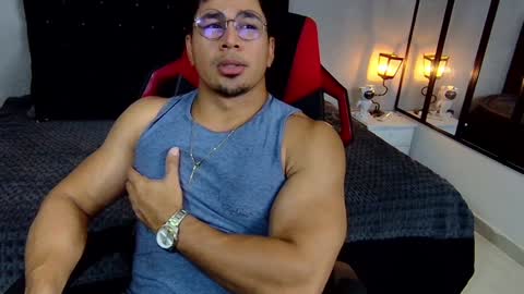 tyler_hank1 online show from 23, 12, 2024