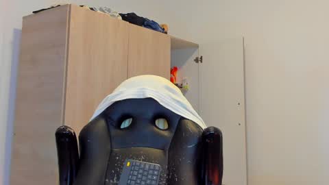     online show from 15, 1, 2025