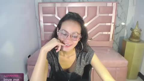 Snapshot of tyna_ch chatting on 4, 2, 2025 TYNA online show from 4, 2, 2025
