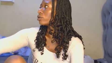 Snapshot of tynniee chatting on 25, 4, 2026 tynniee online show from 25, 4, 2026
