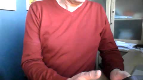 Snapshot of ukshowall chatting on 16, 12, 2025 mark online show from 16, 12, 2025