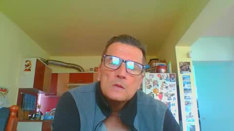 Snapshot of ulmeni4 chatting on 22, 4, 2026 ulmeni4 online show from 22, 4, 2026