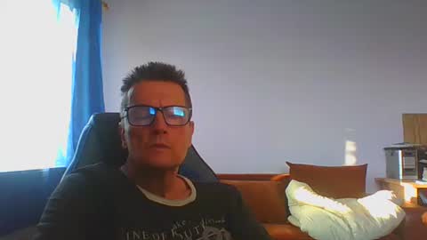 Snapshot of ulmeni4 chatting on 6, 6, 2026 ulmeni4 online show from 6, 6, 2026