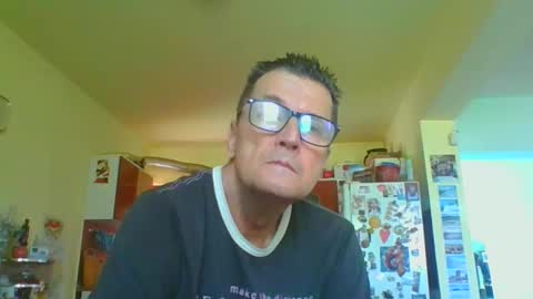 Snapshot of ulmeni4 chatting on 7, 6, 2026 ulmeni4 online show from 7, 6, 2026