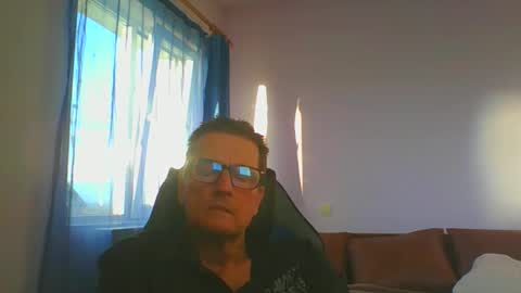 Snapshot of ulmeni7 chatting on 15, 10, 2025 ulmeni7 online show from 15, 10, 2025