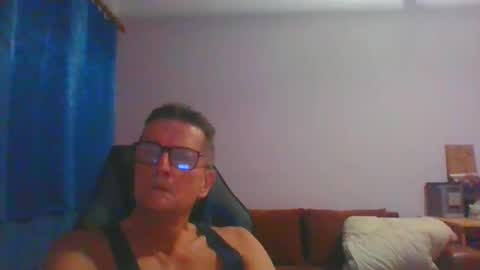 Snapshot of ulmeni7 chatting on 17, 11, 2025 ulmeni7 online show from 17, 11, 2025