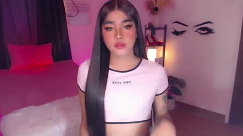 Snapshot of ultimatesexytrans chatting on 1, 2, 2025 Alex online show from 1, 2, 2025