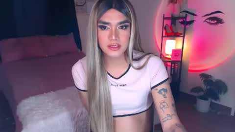 Snapshot of ultimatesexytrans chatting on 5, 2, 2025 Alex online show from 5, 2, 2025