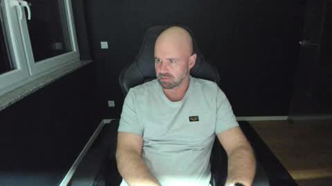 Snapshot of uncle_bear chatting on 8, 11, 2025 Uncle Bear online show from 8, 11, 2025