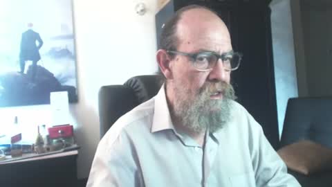 Snapshot of uncle_hottiecb chatting on 10, 7, 2026 Uncle Hottie online show from 10, 7, 2026