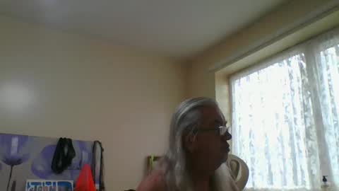 Snapshot of uncle_johns chatting on 19, 10, 2025 John online show from 19, 10, 2025