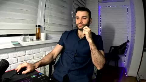 Snapshot of unnknow2024 chatting on 13, 4, 2026 SlavaVibes online show from 13, 4, 2026