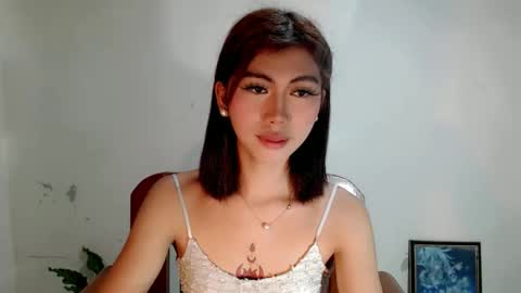 Snapshot of ur_extra_petite chatting on 27, 4, 2026 online show from 27, 4, 2026