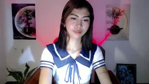 Snapshot of ur_extra_petite chatting on 11, 5, 2026 online show from 11, 5, 2026