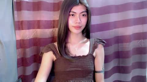 Snapshot of ur_extra_petite chatting on 27, 6, 2026 online show from 27, 6, 2026