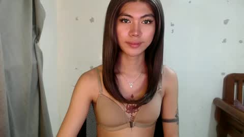 Snapshot of ur_extra_petite chatting on 8, 7, 2026 online show from 8, 7, 2026