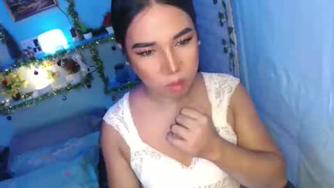 Snapshot of ur_hot_tommiexx chatting on 23, 11, 2025 jennie online show from 23, 11, 2025