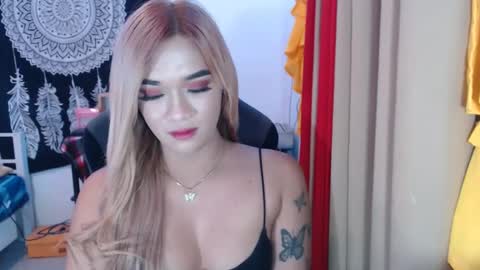 Snapshot of urasiandreamgirlxxx chatting on 7, 12, 2024 jess online show from 7, 12, 2024