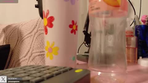 Mia Miller online show from 24, 10, 2025