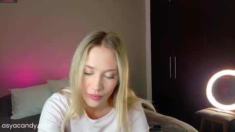 Snapshot of urgfshay chatting on 26, 9, 2025 Shay online show from 26, 9, 2025