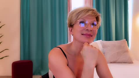 Snapshot of urgoddessjenny chatting on 10, 7, 2026 Jenny online show from 10, 7, 2026