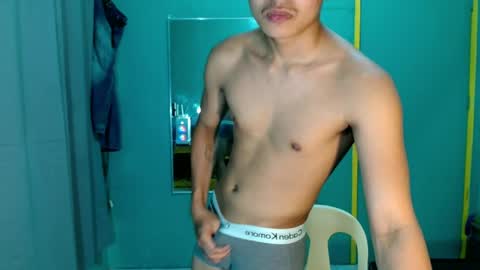 Snapshot of urhot_jeremyxx chatting on 6, 4, 2026 jeremy online show from 6, 4, 2026